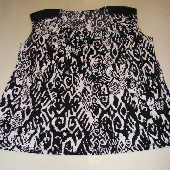 Three Women's Summer Tops 2 Tank Tops 1 T-Shirt Abstract Prints Black White - Picture 10 of 16